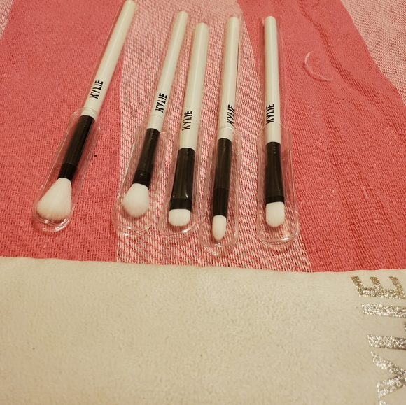 Kylie 5 piece brush set - Picture 1 of 1
